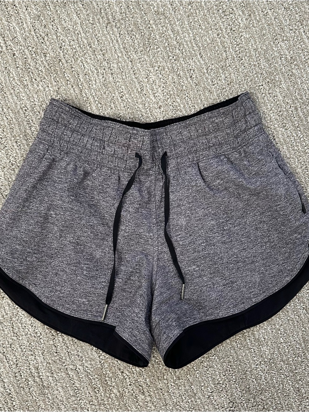 Lululemon Choose a Side Shorts *Reversible Size 2 Heather Lux Multi Gray / Black